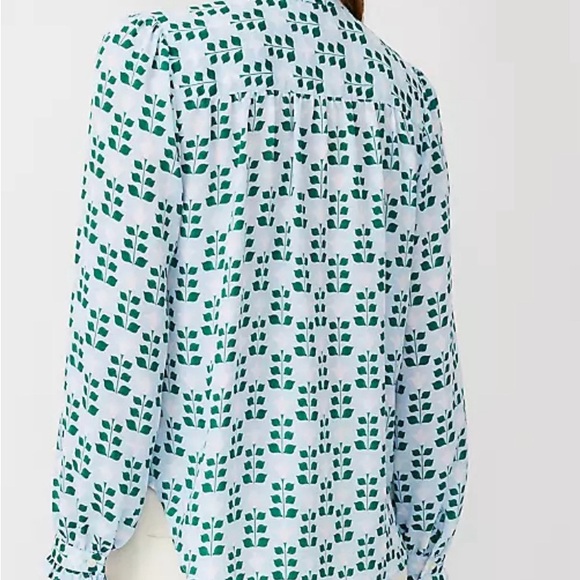 NWT Ann Taylor Floral Tile Print Ruffle Neck Top Size Small - Picture 2 of 2